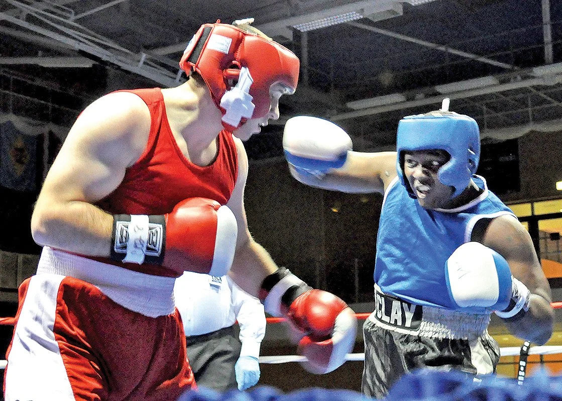 爱游戏体育拳击选手激烈对决精彩瞬间